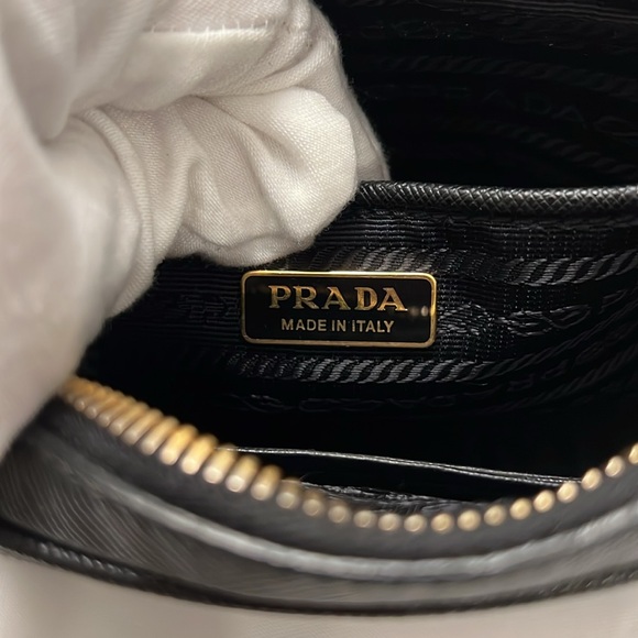 Prada Black Leather Crossbody/Camera bag Saffiano Leather - Picture 8 of 17